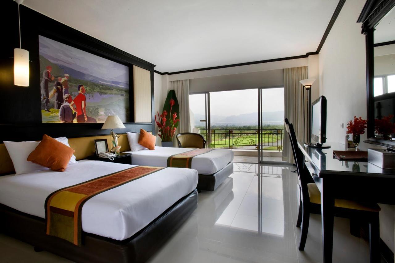 Royal Hills Golf Resort & Spa Nakhon Nayok Bagian luar foto