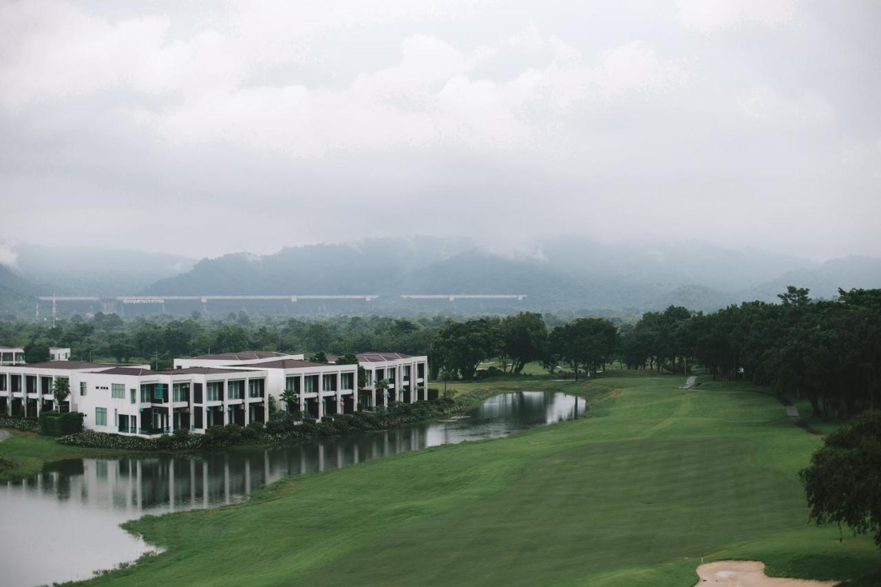 Royal Hills Golf Resort & Spa Nakhon Nayok Bagian luar foto