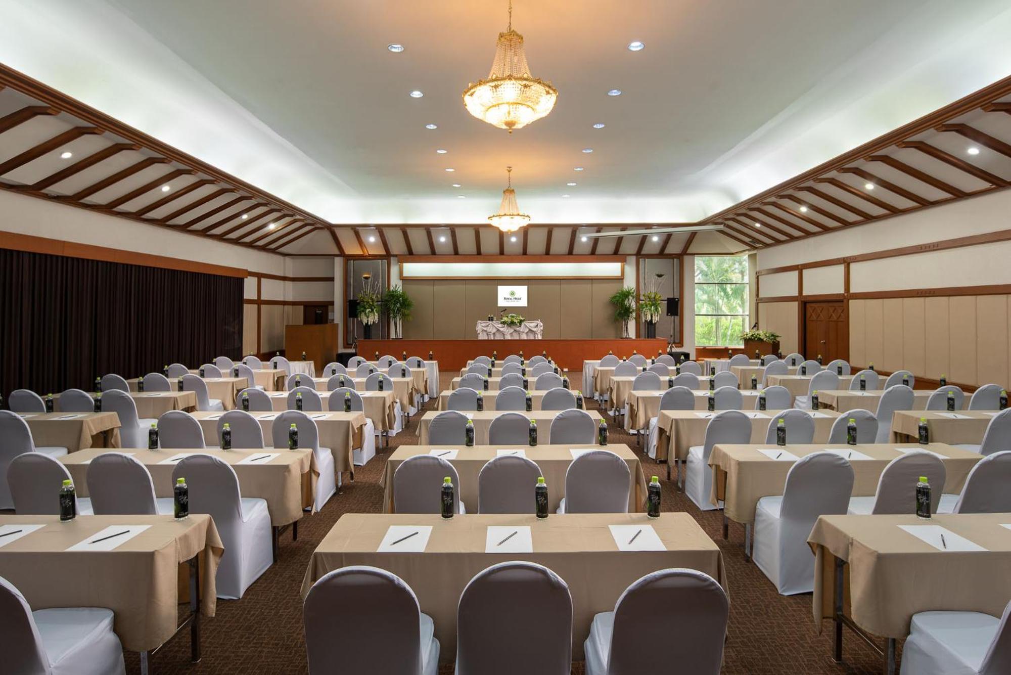 Royal Hills Golf Resort & Spa Nakhon Nayok Bagian luar foto