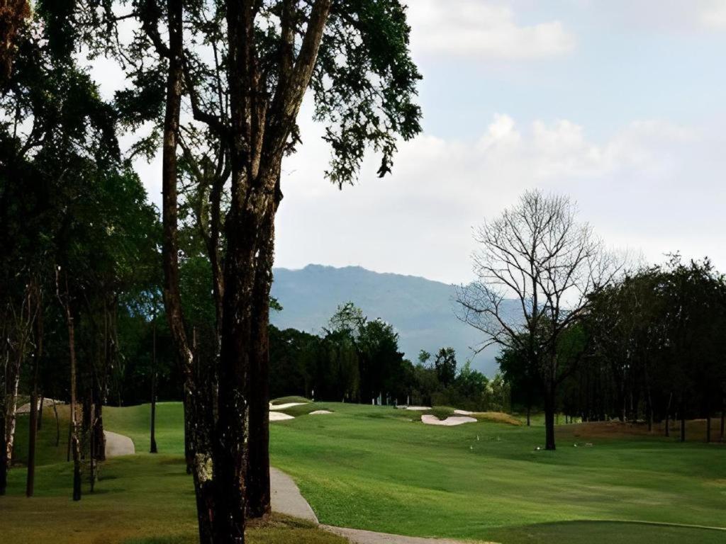 Royal Hills Golf Resort & Spa Nakhon Nayok Bagian luar foto