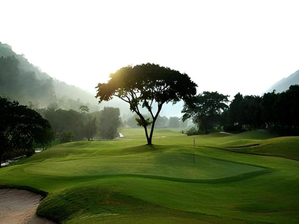 Royal Hills Golf Resort & Spa Nakhon Nayok Bagian luar foto