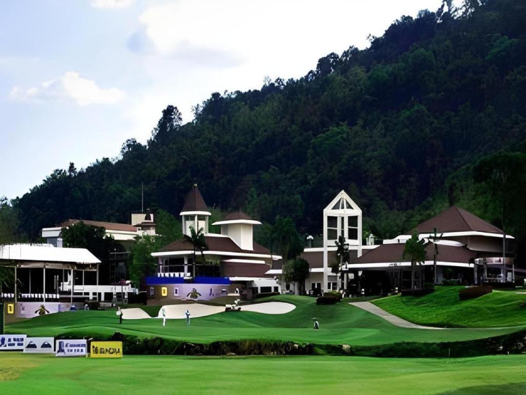 Royal Hills Golf Resort & Spa Nakhon Nayok Bagian luar foto