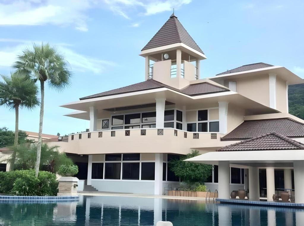 Royal Hills Golf Resort & Spa Nakhon Nayok Bagian luar foto