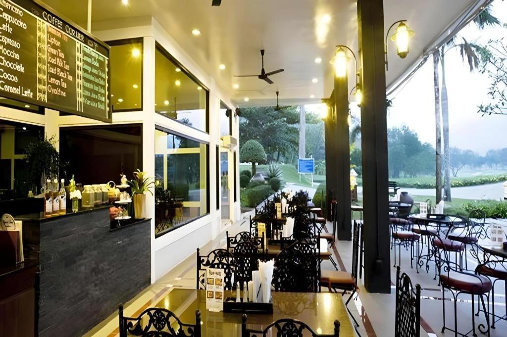 Royal Hills Golf Resort & Spa Nakhon Nayok Bagian luar foto