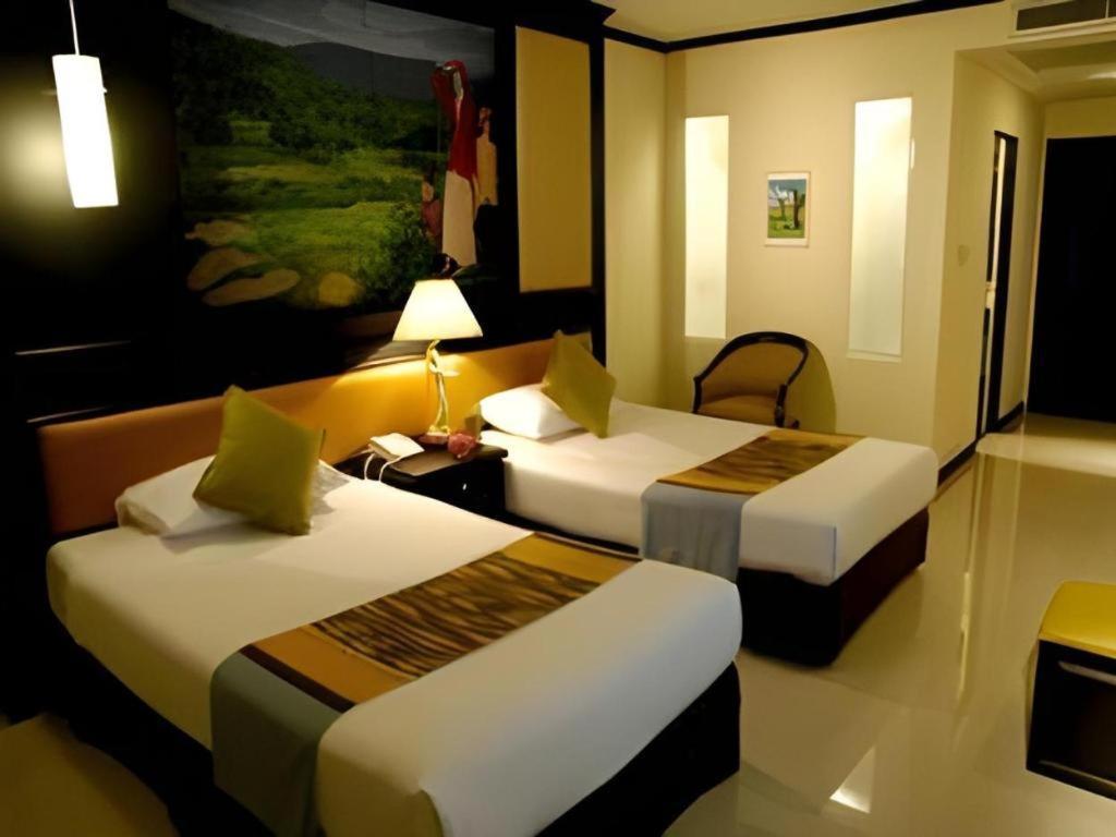 Royal Hills Golf Resort & Spa Nakhon Nayok Bagian luar foto