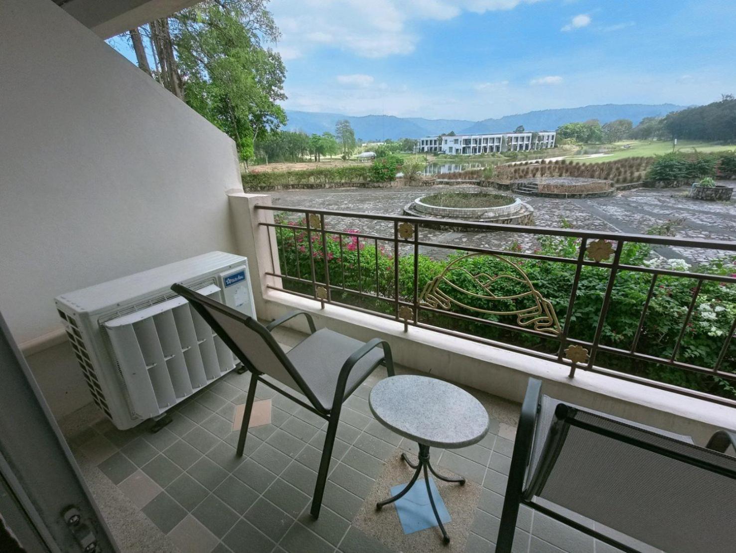 Royal Hills Golf Resort & Spa Nakhon Nayok Bagian luar foto