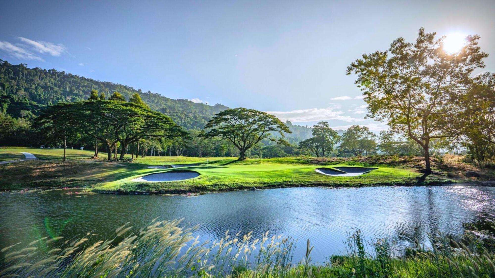 Royal Hills Golf Resort & Spa Nakhon Nayok Bagian luar foto