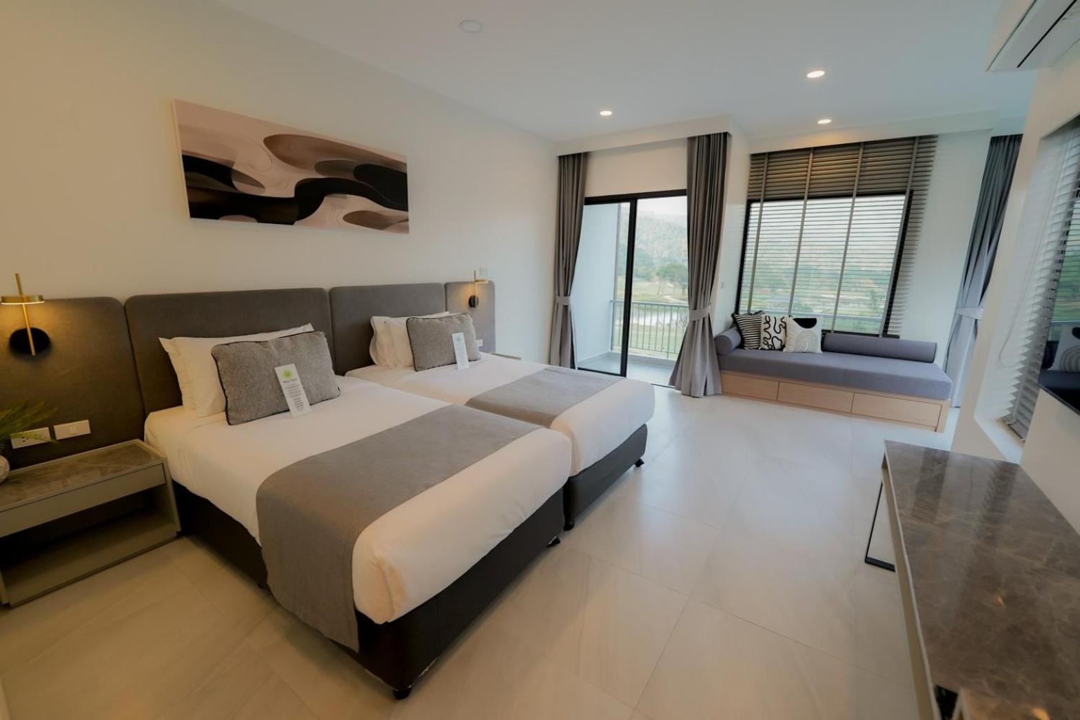 Royal Hills Golf Resort & Spa Nakhon Nayok Bagian luar foto