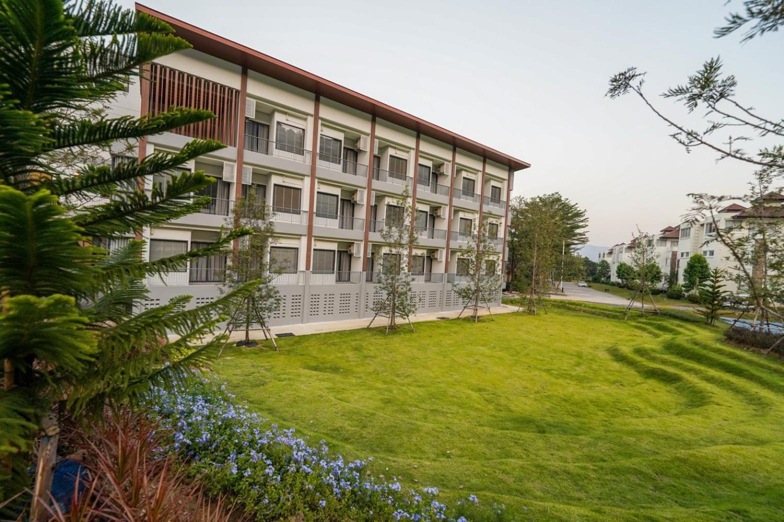 Royal Hills Golf Resort & Spa Nakhon Nayok Bagian luar foto
