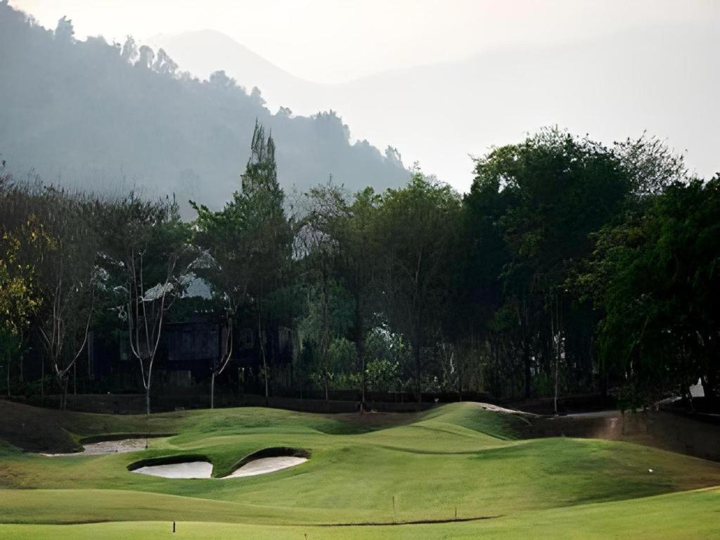 Royal Hills Golf Resort & Spa Nakhon Nayok Bagian luar foto