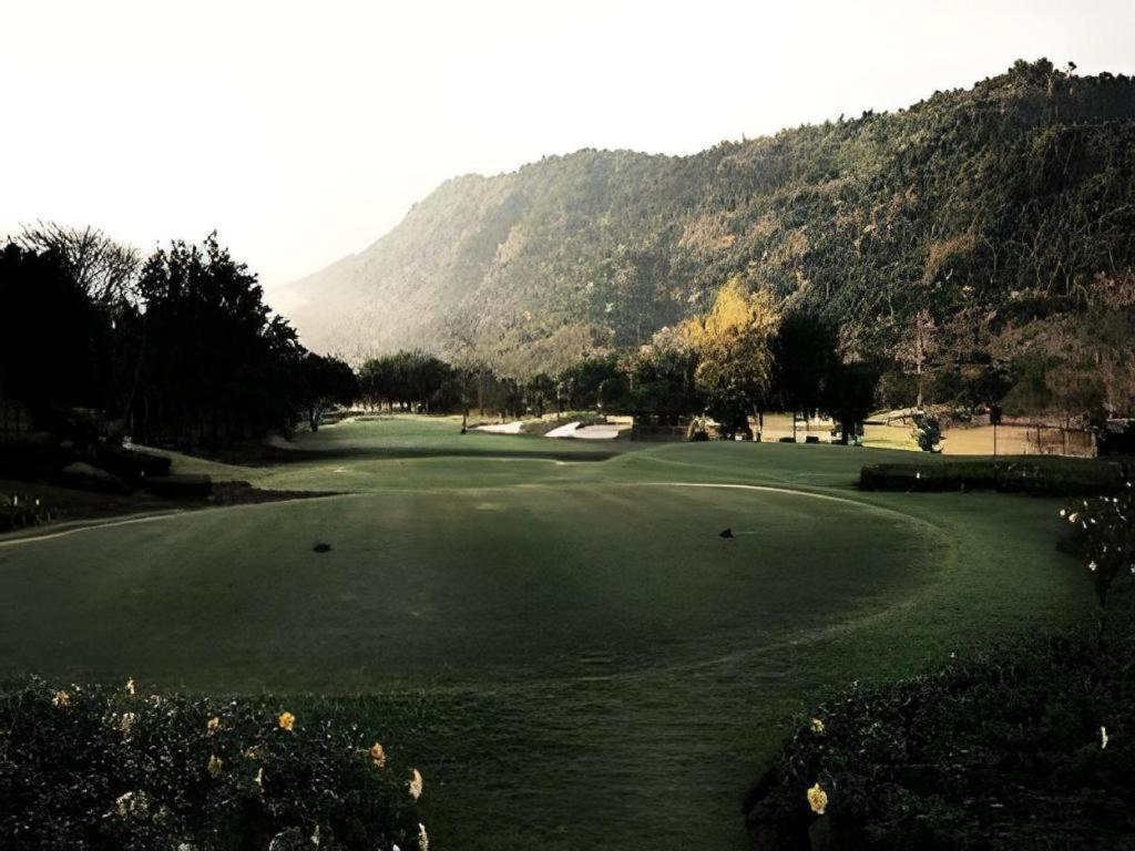Royal Hills Golf Resort & Spa Nakhon Nayok Bagian luar foto
