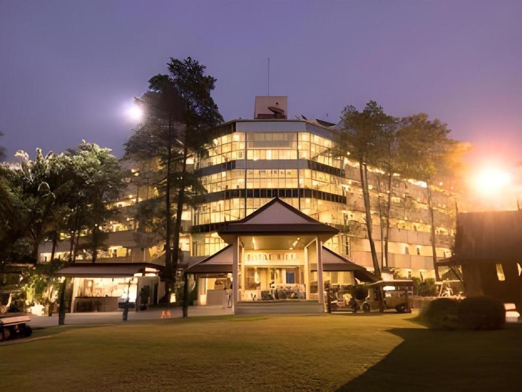 Royal Hills Golf Resort & Spa Nakhon Nayok Bagian luar foto