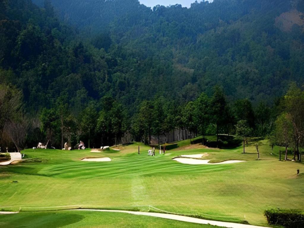 Royal Hills Golf Resort & Spa Nakhon Nayok Bagian luar foto