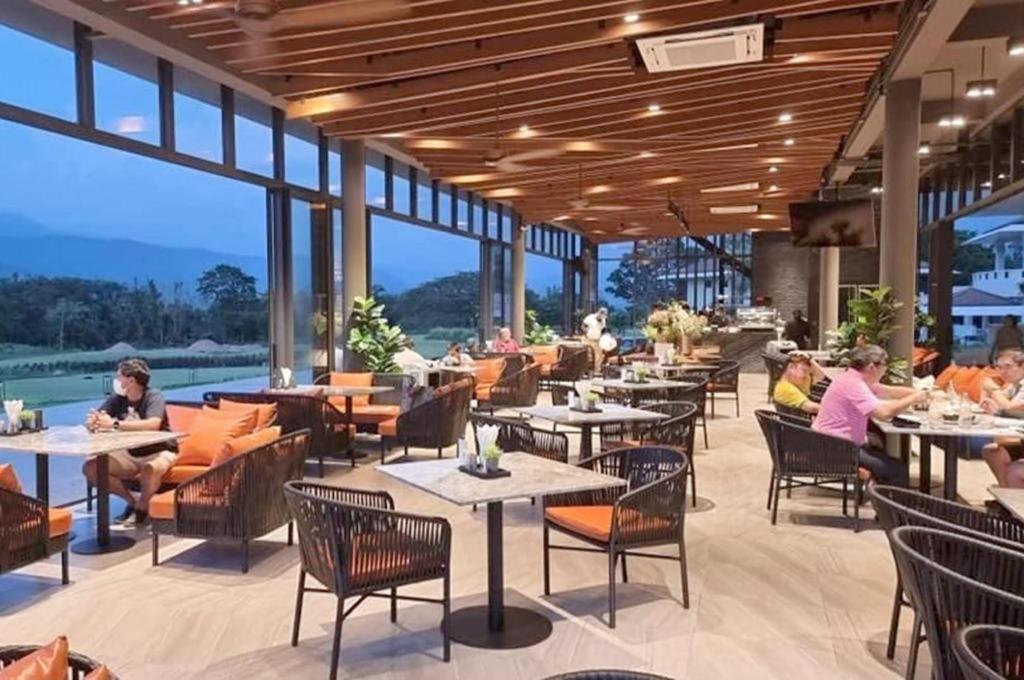 Royal Hills Golf Resort & Spa Nakhon Nayok Bagian luar foto